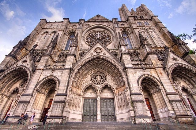 Top 10 maiores templos cristãos do mundo - Catedral de São João Divino